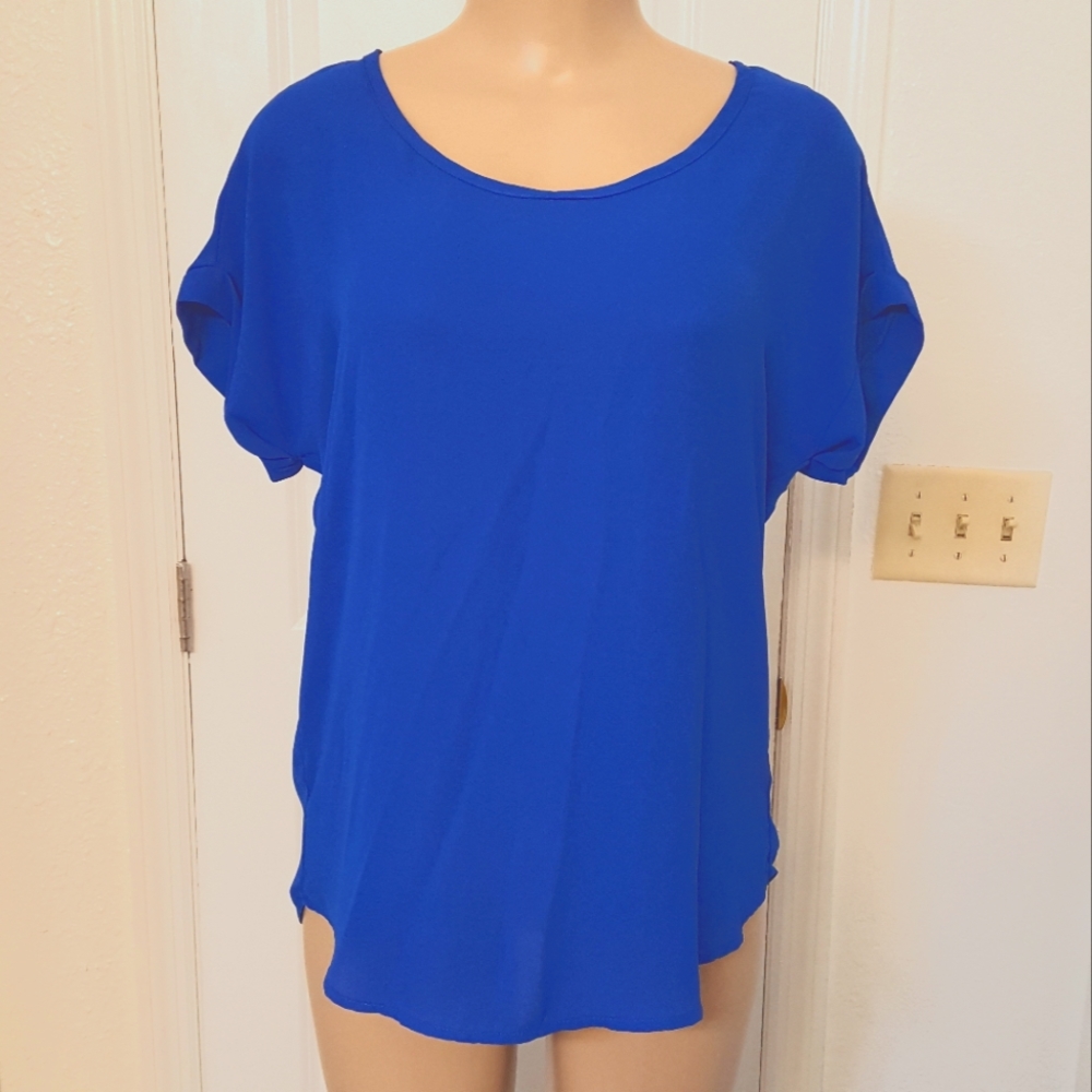BLUE  TOPS SIZE  MEDIUM  EXCELLENT CONDITION CHECK THE PICTURES